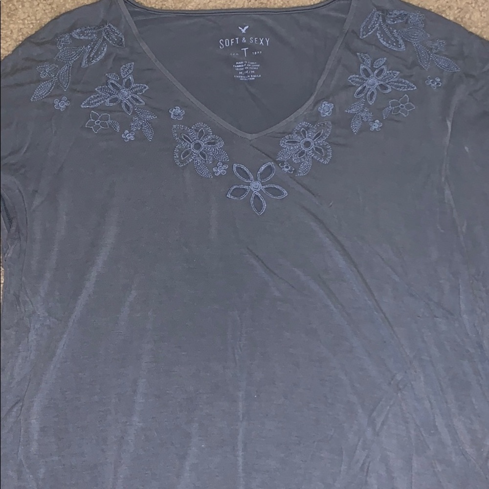 Dusty blue embroidered tee